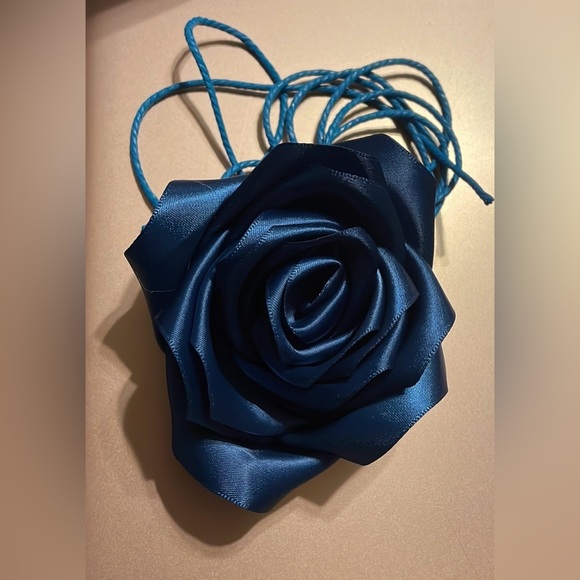 Jane Chic Designs Rose Cameo or Belt - Picture 3 of 3